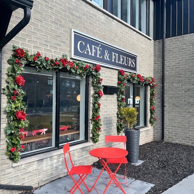 Nina Caf&eacute; & Fleurs -  Restaurants Near: J4W3H3
