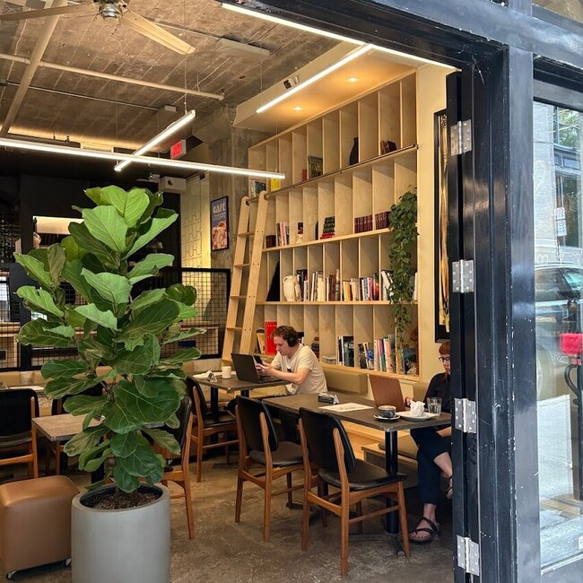 Caf&eacute; Paper Hill Restaurant