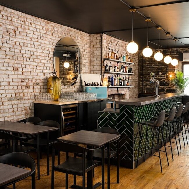 Turbo Haüs - Restaurants Near: H2L4M4