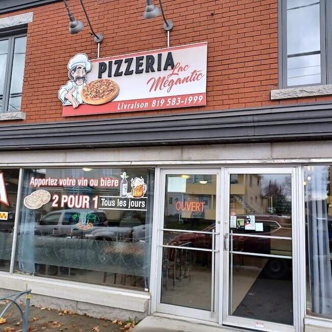Pizzeria Lac Megantic Restaurant