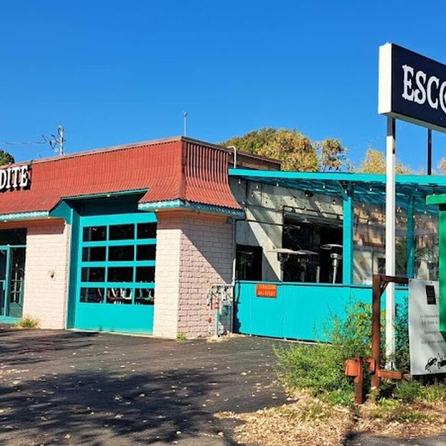 Escondite - Restaurants près de: J6A8B6