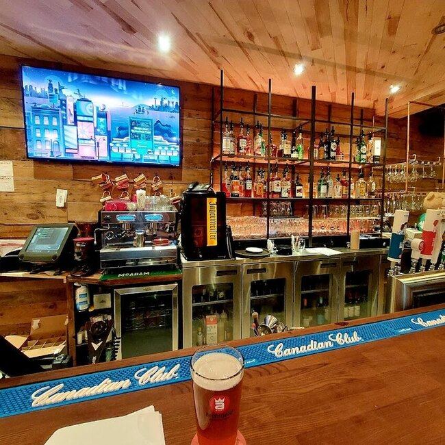 Taverne Les Torch&eacute;s - Montreal Burgers Open Late