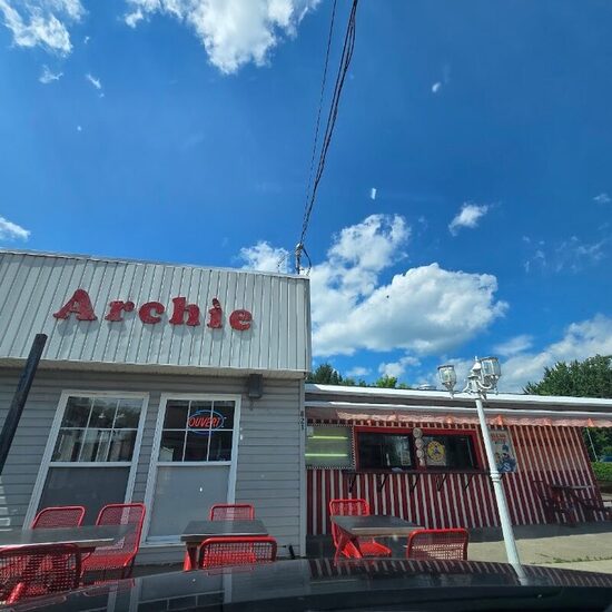 Casse-croute Chez Archie - Poutine, Fried Chicken Restaurants in Louiseville
