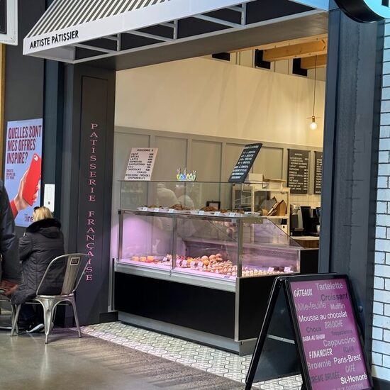 Pralines et Cie - Poutine, Pastries Restaurants in Montreal