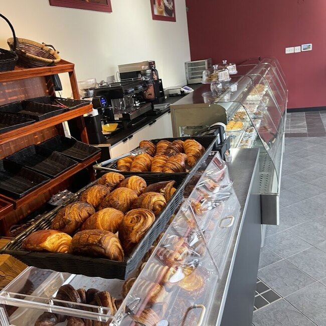 Boulangerie P&acirc;tisserie La Cerise Sur Le Gateau - Restaurants pr&egrave;s de: J6A2C5