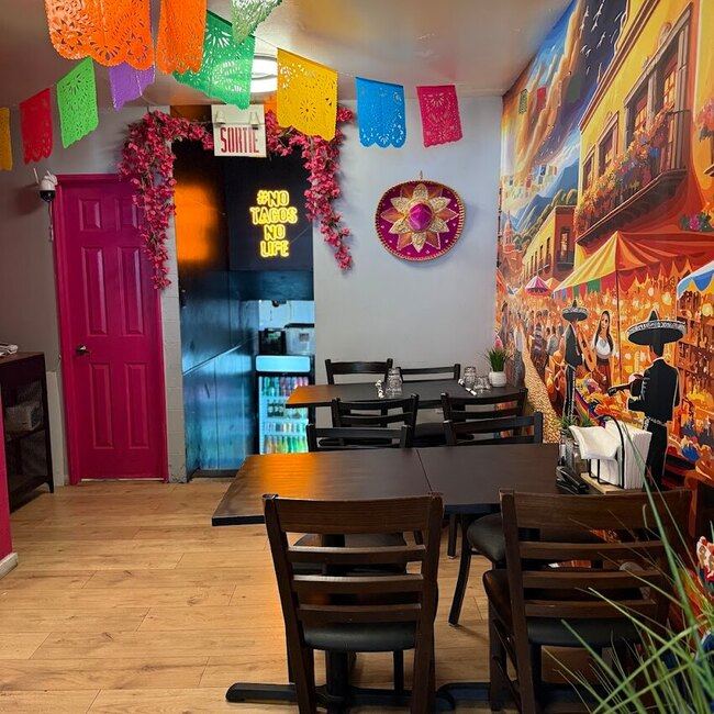 L'Estancia - Breakfast Restaurants Near: H2V4G3