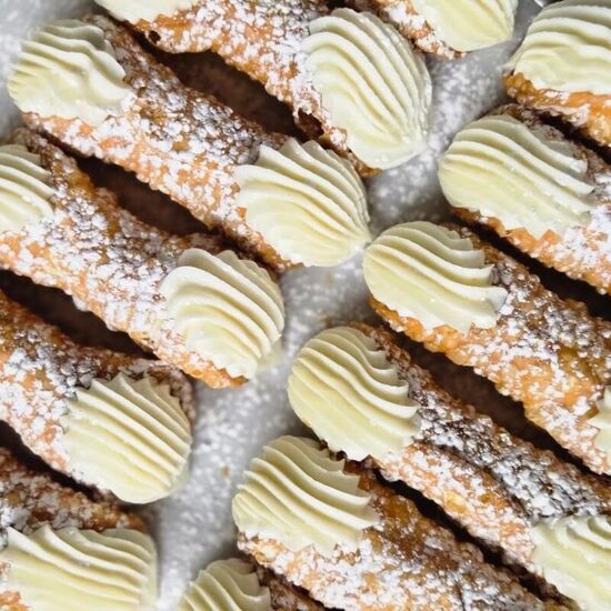 La Bella Cannoli - Restaurants in Montreal