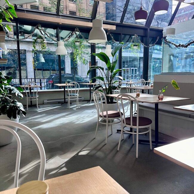 Onna Caf&eacute; - Restaurants Caf&eacute;s, Th&eacute; pr&egrave;s de: H3A2E4