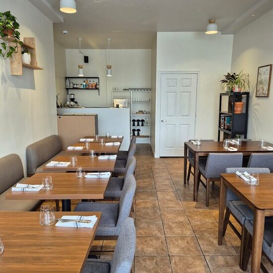 Min.t - Restaurants Near: H8R2J3