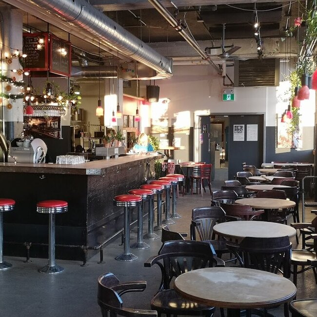 Les Sans-Taverne - Coop and Craft Brewery - Restaurants pr&egrave;s de: H3E1J6