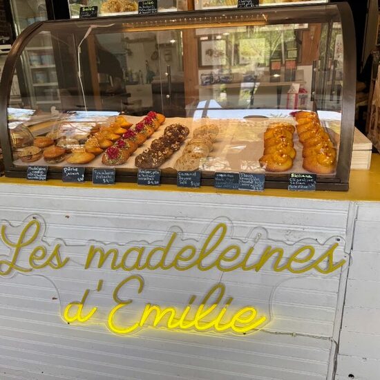 Les Madeleines d'Emilie - Creative, Pastries Restaurants in Montreal