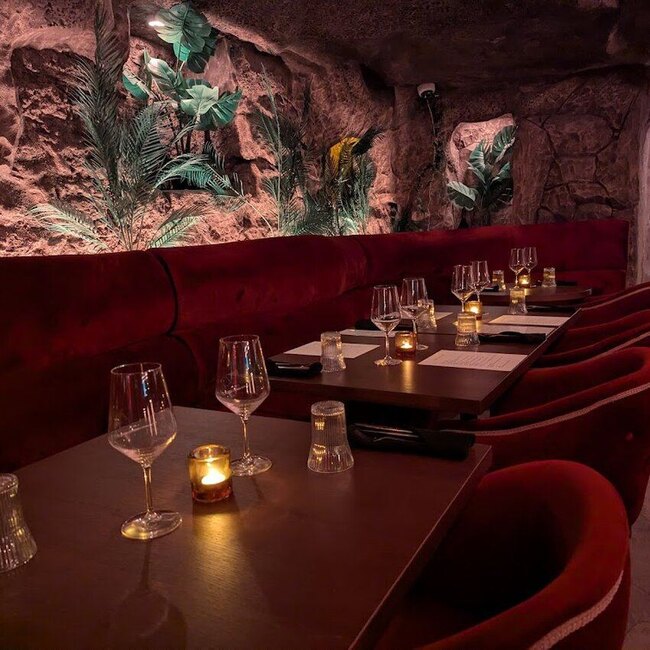 Mona Loa -  Restaurants Near: H3G2S8