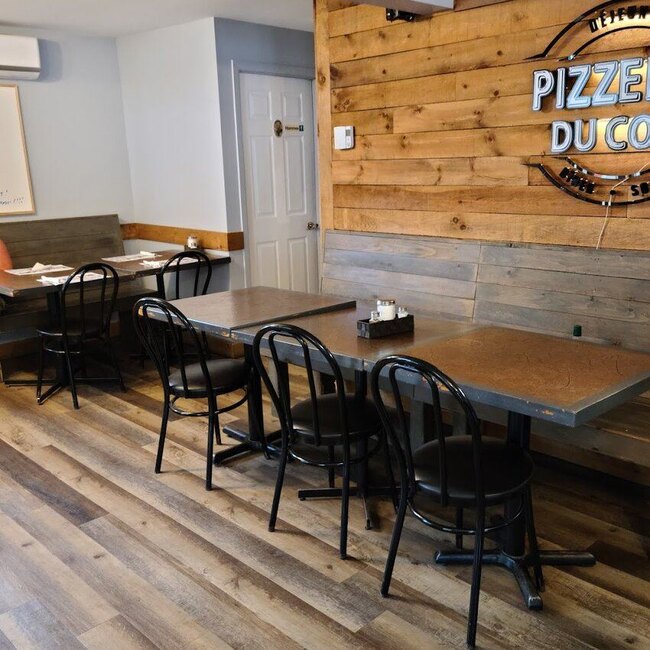 Pizzeria Du Coin - Restaurants in Mont-Tremblant