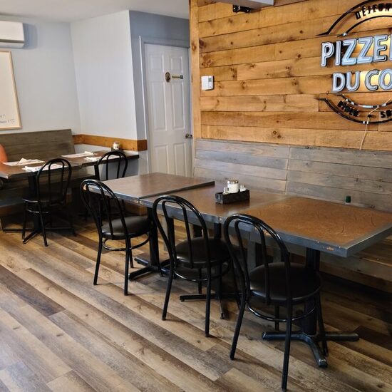 Pizzeria Du Coin - Poutine in Laurentians (North Shore)