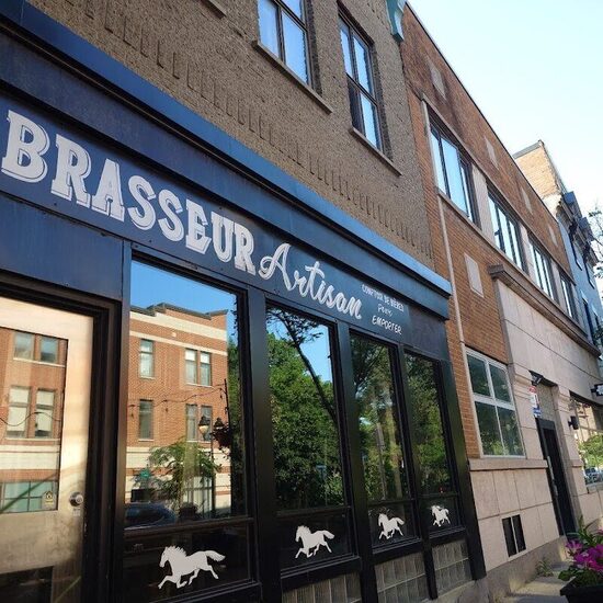 Le Cheval Blanc - Pub Food in Montreal