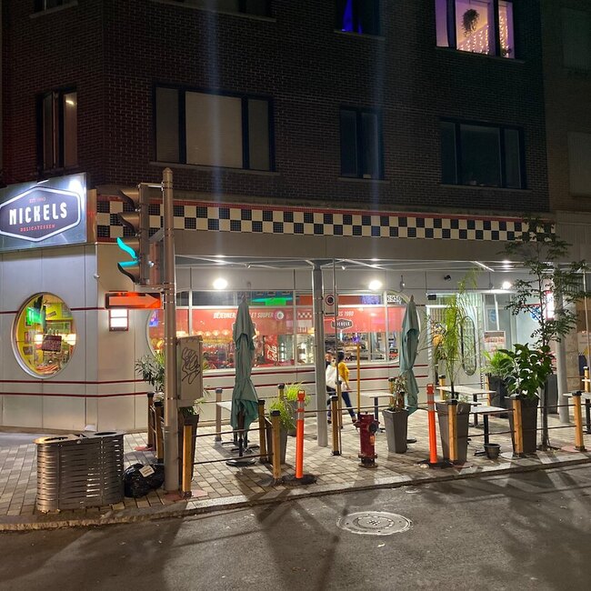 Nickels Deli & Bar - Restaurants Am&eacute;ricains Ouverts le matin Montr&eacute;al
