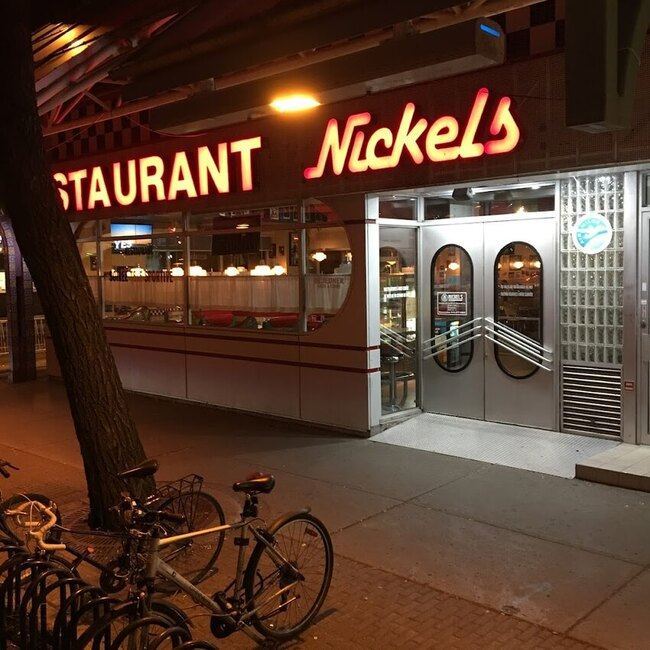 Nickels Deli & Bar - Restaurants pr&egrave;s de: H2S2M6