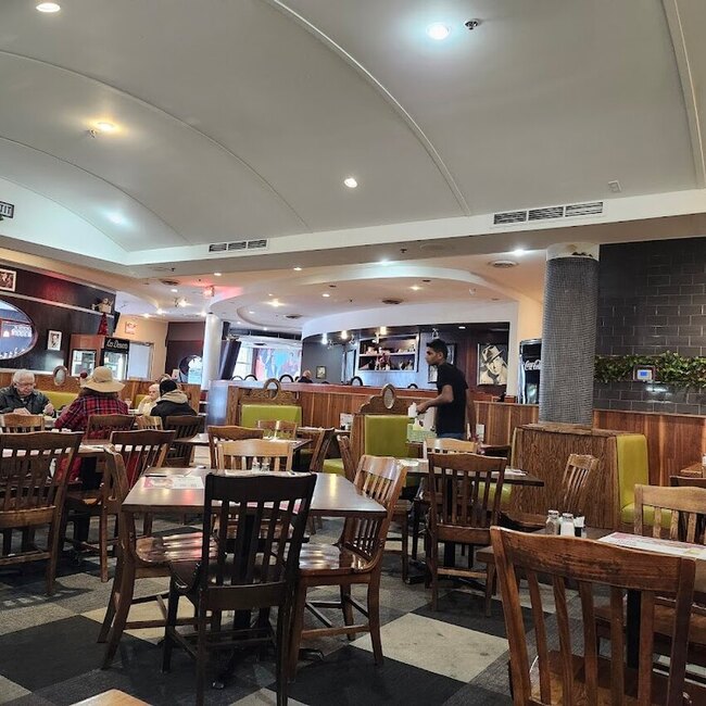 Nickels Deli & Bar - Restaurants Am&eacute;ricains Ouverts le matin Montr&eacute;al