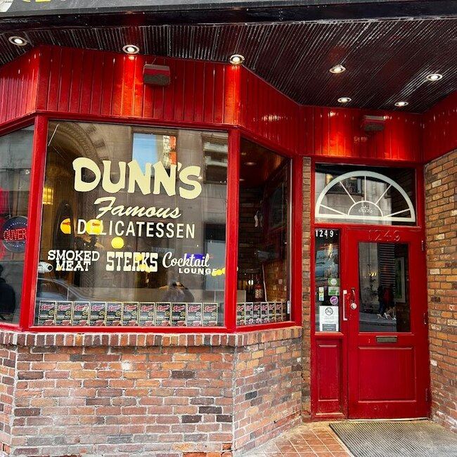 Dunn's Famous - Restaurants près de: H3R2J8