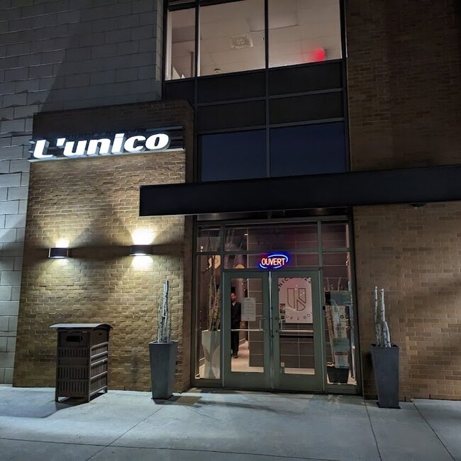 Trattoria L'Unico - Boucherville Wheelchair Accessible Entrance Restaurants