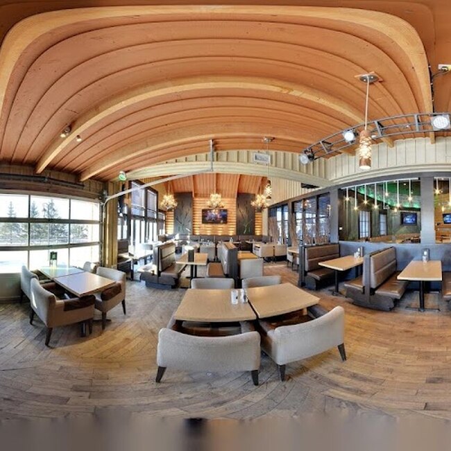 Rôtisserie St-Hubert - Restaurants in Bromont