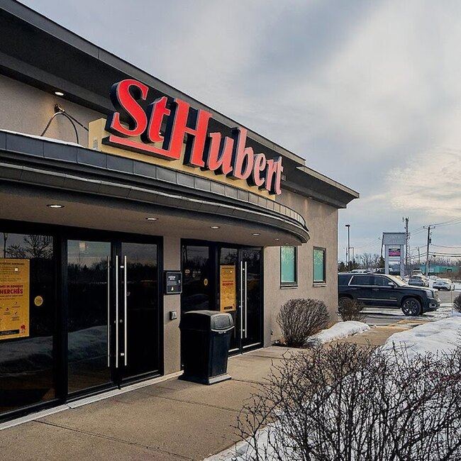 R&ocirc;tisserie St-Hubert - Candiac Resto-Bars Open Tuesday