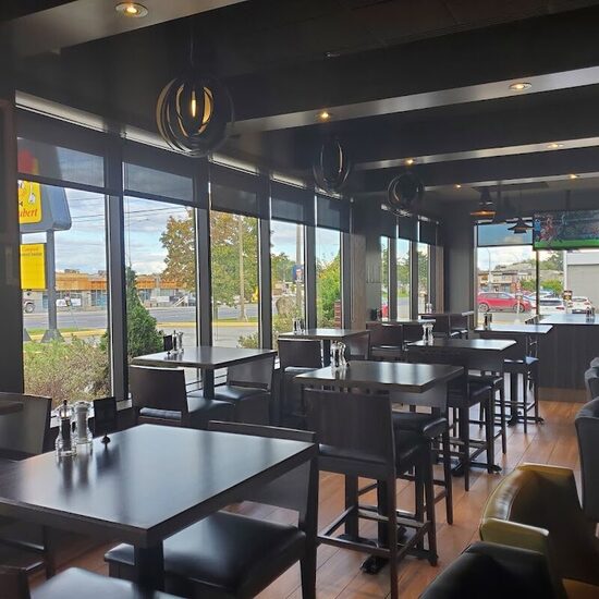 Rôtisserie St-Hubert - Restaurants in Montreal
