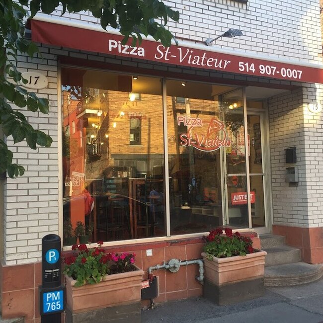 Pizza St-Viateur Montreal Restaurant: Menu, Reviews & Reserve (2026)