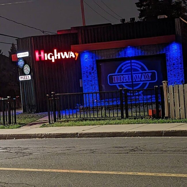 R&ocirc;tisseries Highway Pizza - Poutine, Korean, BBQ Restaurants Near: J4H4E5