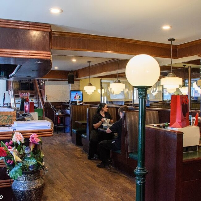 Restaurant Peddlers - Bubble Tea, Poutine, Crêpes Restaurants Near: H4E3H5