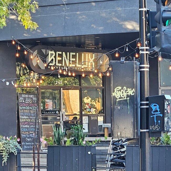 Benelux Brasserie Artisanale - Restaurants pr&egrave;s de: H3A2H7