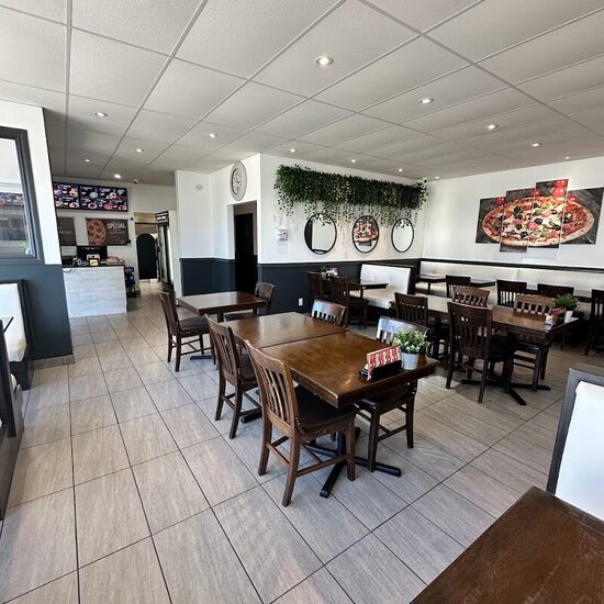 Pizza Nissa - Poutine, Pastries Restaurants in Montreal