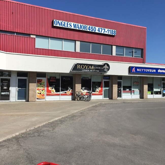 Royal Pizzeria -  Restaurants Near: J7M1W1