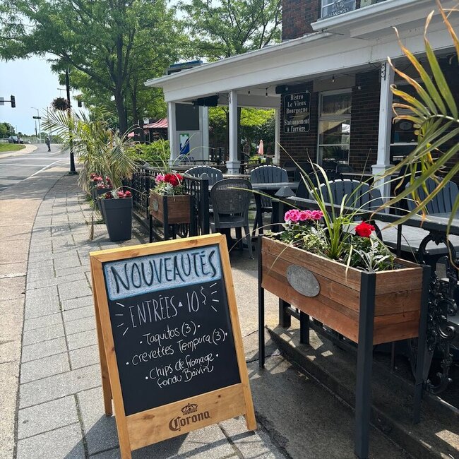 Le Vieux Bourgogne Bistro - Restaurants pr&egrave;s de: J3L5R4