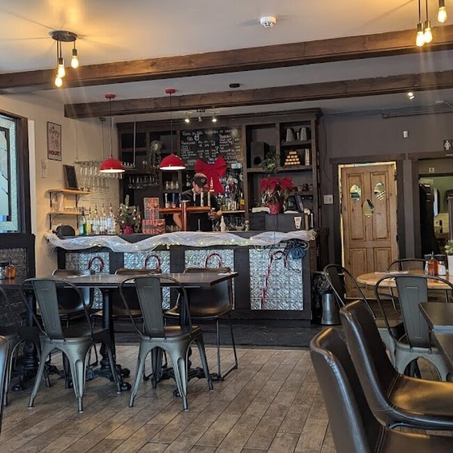 Pizza & Cie -  Restaurants Near: J8E3G4