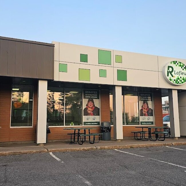 Restaurant Lafleur - Poutine Restaurants Near: J4H4E5