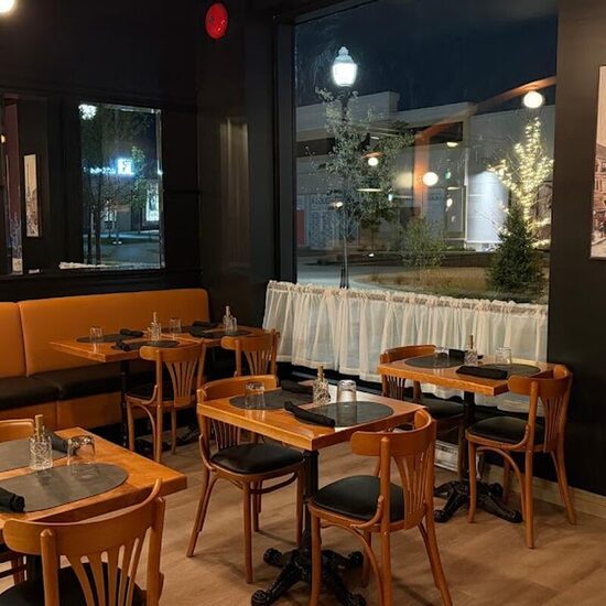 Un Vin de Folie Restaurant