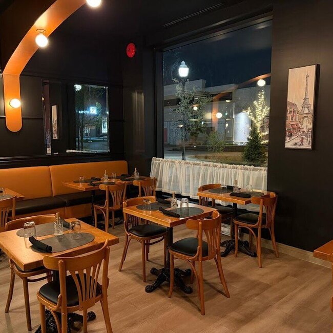 Un Vin de Folie Restaurant