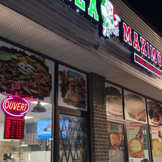 Pizza Maximum Restaurant
