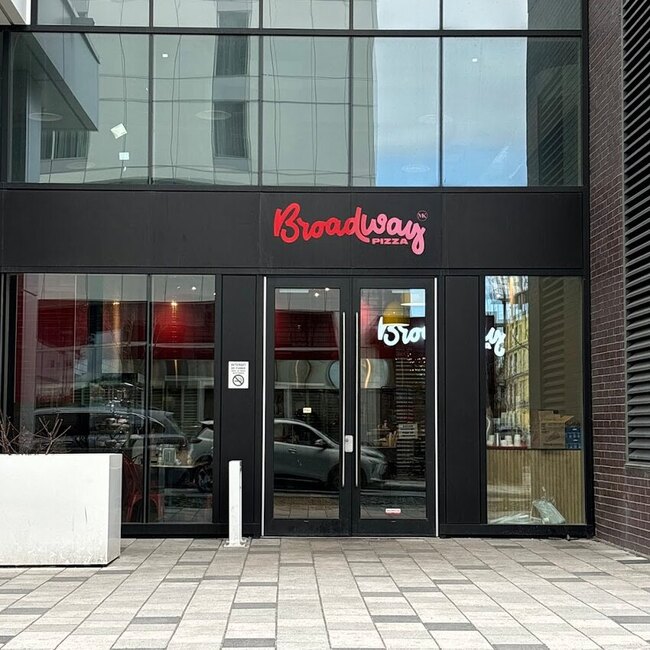 Broadway Pizza - Restaurants Terrasses pr&egrave;s de: H3S2M5