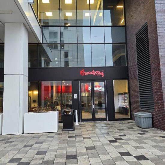 Broadway Pizza - Restaurants in Montreal