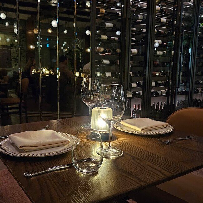 Celeste - Restaurants pr&egrave;s de: H3A2J2