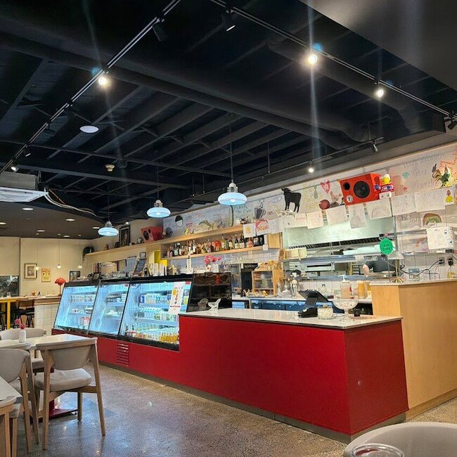 Yans Deli - Restaurants Brunch près de: H4L3Y4