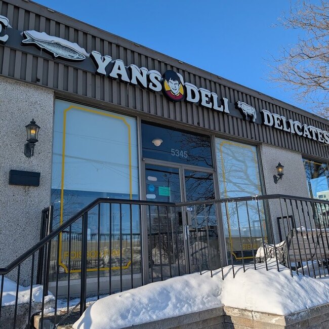 Yans Deli - Restaurants pr&egrave;s de: H3T1M2