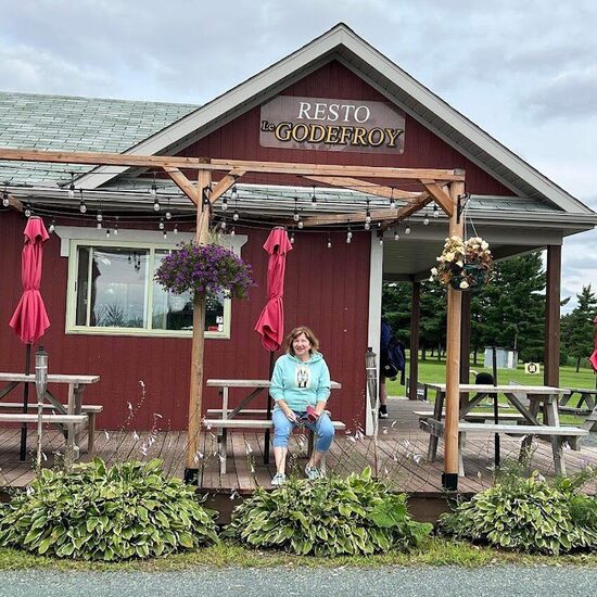 Le Godefroy - BBQ, Poutine Restaurants in B&eacute;cancour