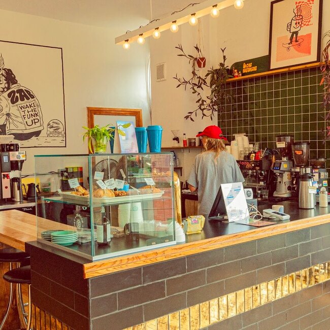 Zab Caf&eacute; -  Restaurants Near: H2S0A7