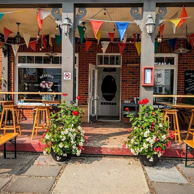 La Réserve Naturelle - Caviste - Great selection of wines Restaurants in Eastern Townships