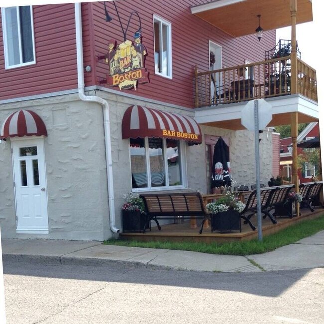 Bar Boston - Montreal Korean, Comfort Food Open Morning Restaurants