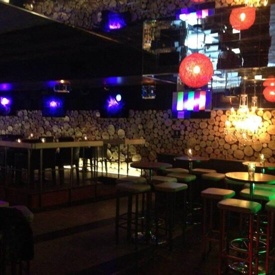 Bungalow Bar Salon - Restaurants Terrasses pr&egrave;s de: J4J3W6