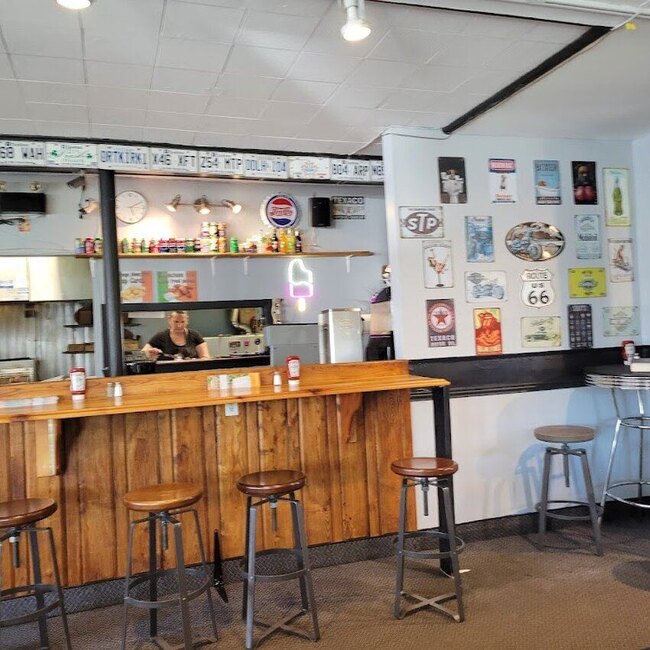 Quebec Pizzeria - Poutine, Fried Chicken, BBQ Restaurants in Saint-Chrysostome